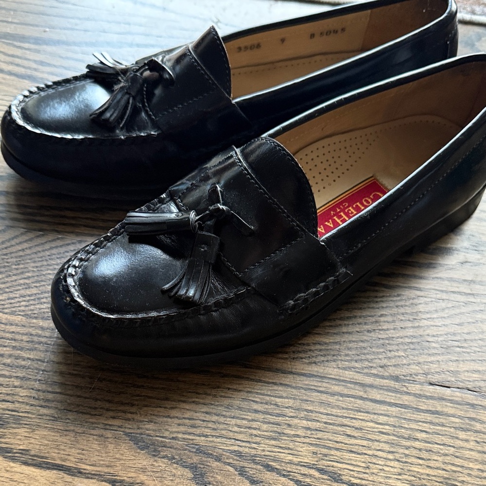 EUC Cole Haan Black Leather Loafers with tassels